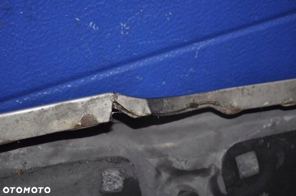 ASCONA C MASKA POKRYWA KOMORY SILNIKA WYGŁUSZENIE - 3