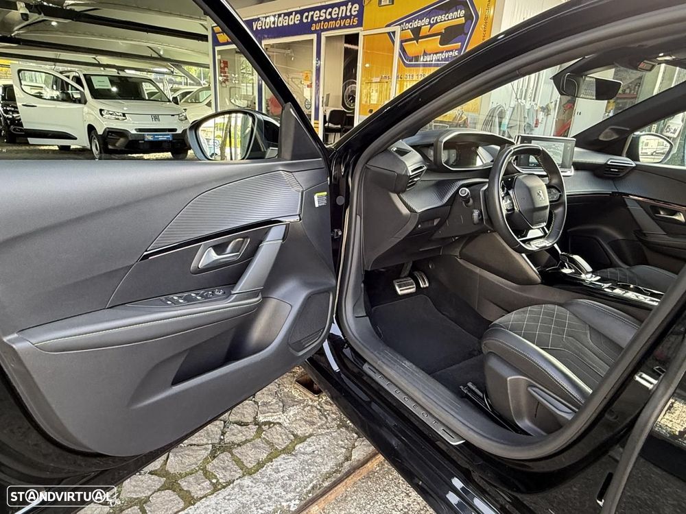 Peugeot e-208 GT - 23