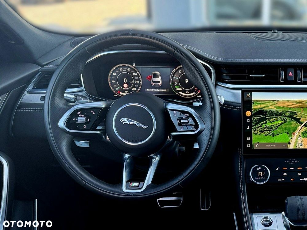 Jaguar F-Pace - 15