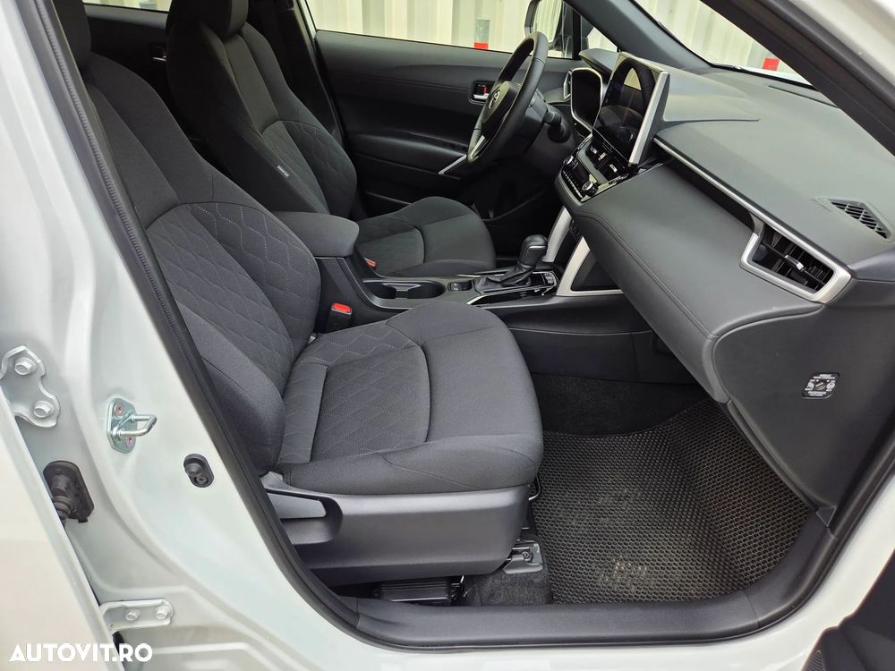 Toyota Corolla Cross - 25