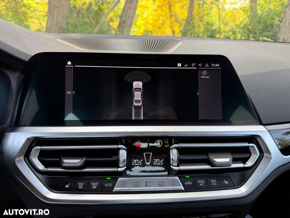 BMW Seria 3 330e Aut. Sport Line - 28