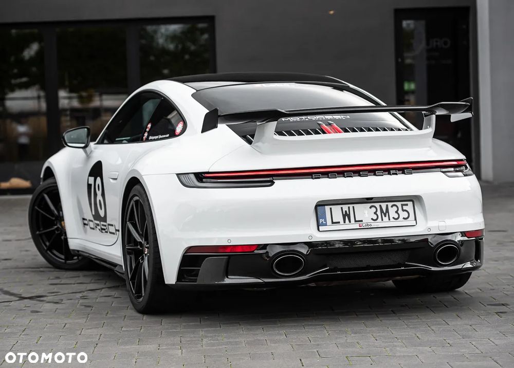 Porsche 911 Carrera - 8