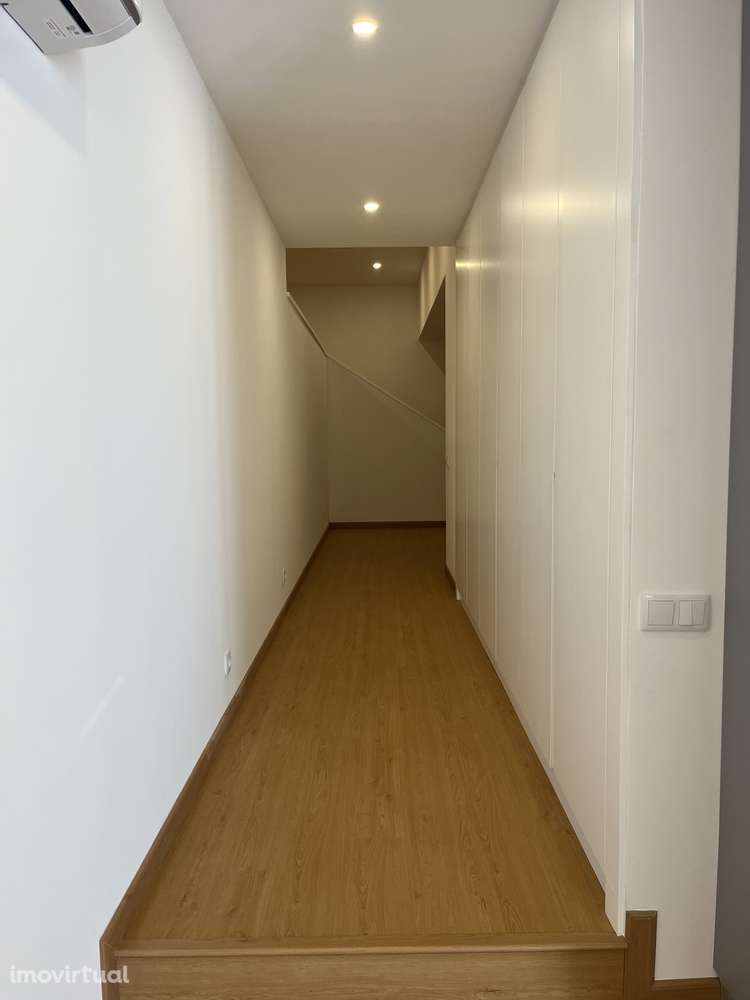 Oportunidade Imperdível! Espaço Renovado Pronto a Habitar - Grande imagem: 2/4