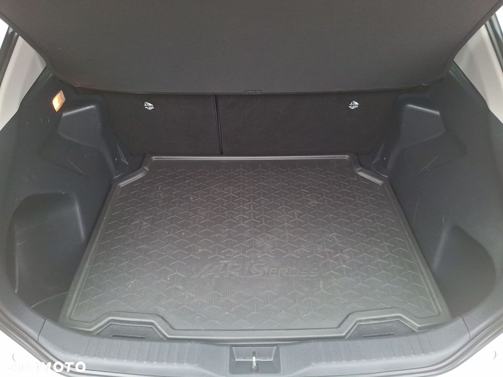 Toyota Yaris Cross Hybrid 1.5 Comfort 4x4 - 12