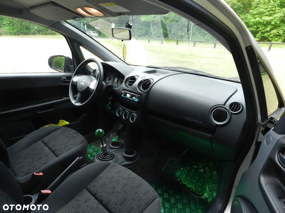 Mitsubishi Colt - 3
