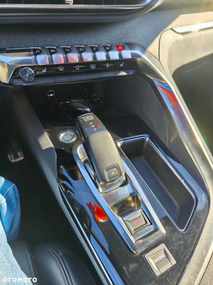 Peugeot 3008 1.2 PureTech Active S&S EAT6 - 11