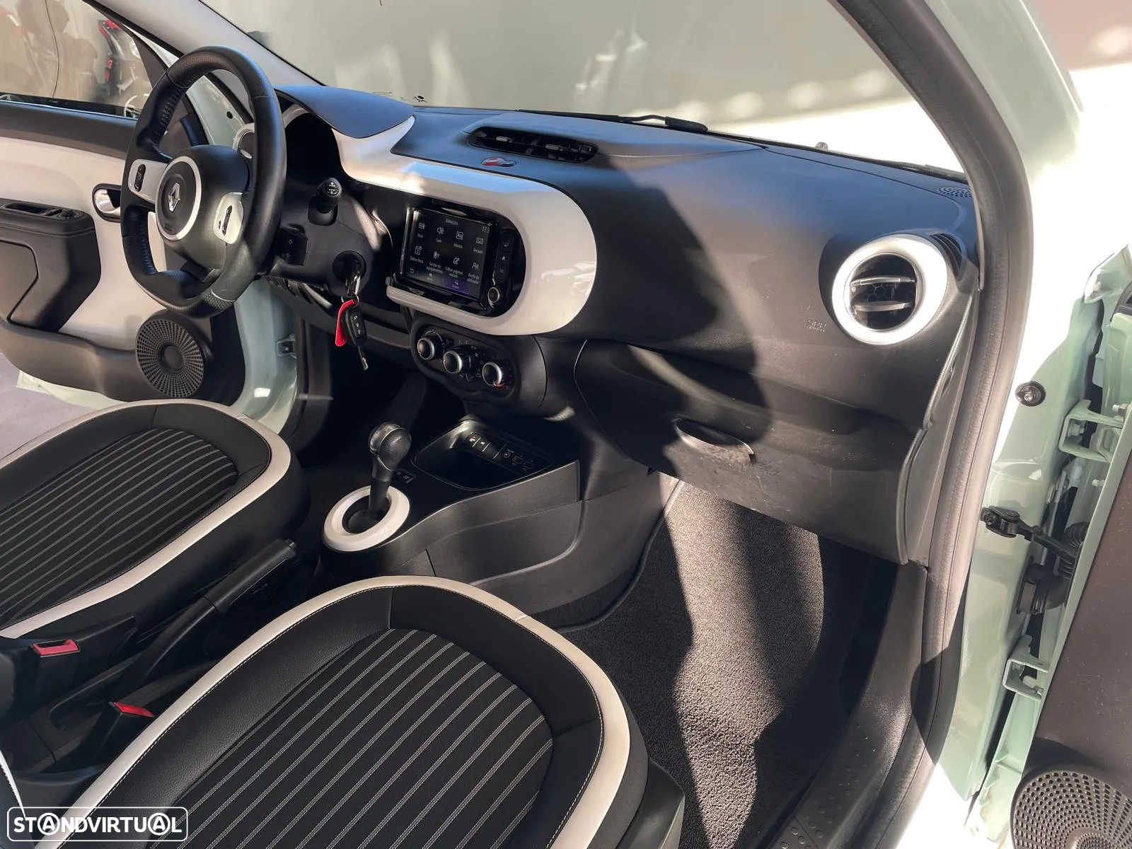 Renault Twingo TCE 90 EDC INTENS - 25