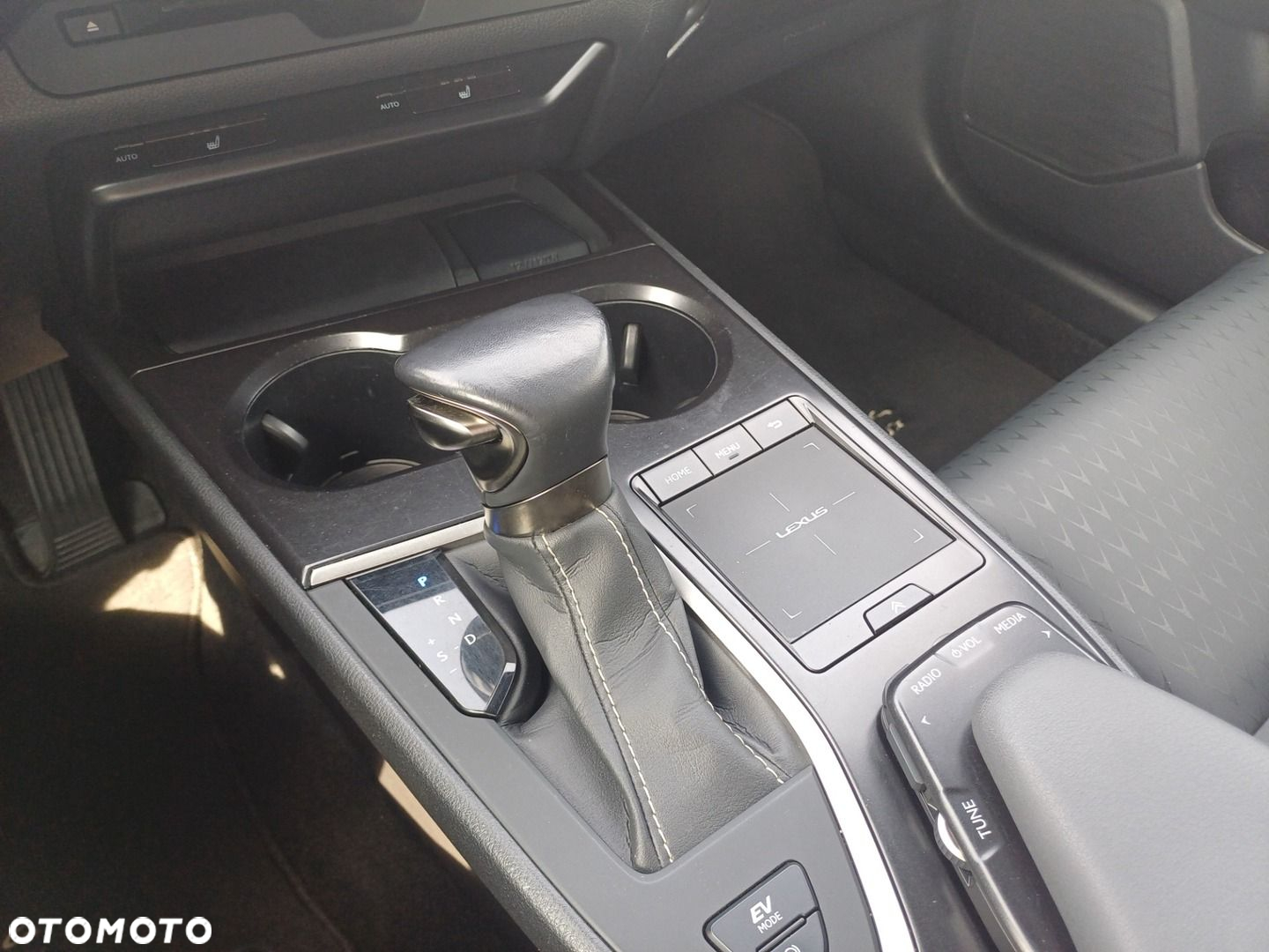 Lexus UX 250h GPF F Impression 2WD - 24
