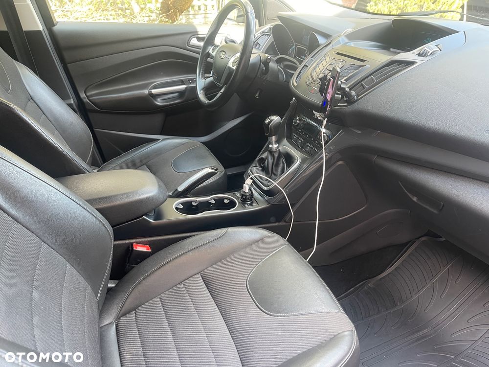 Ford Kuga - 10