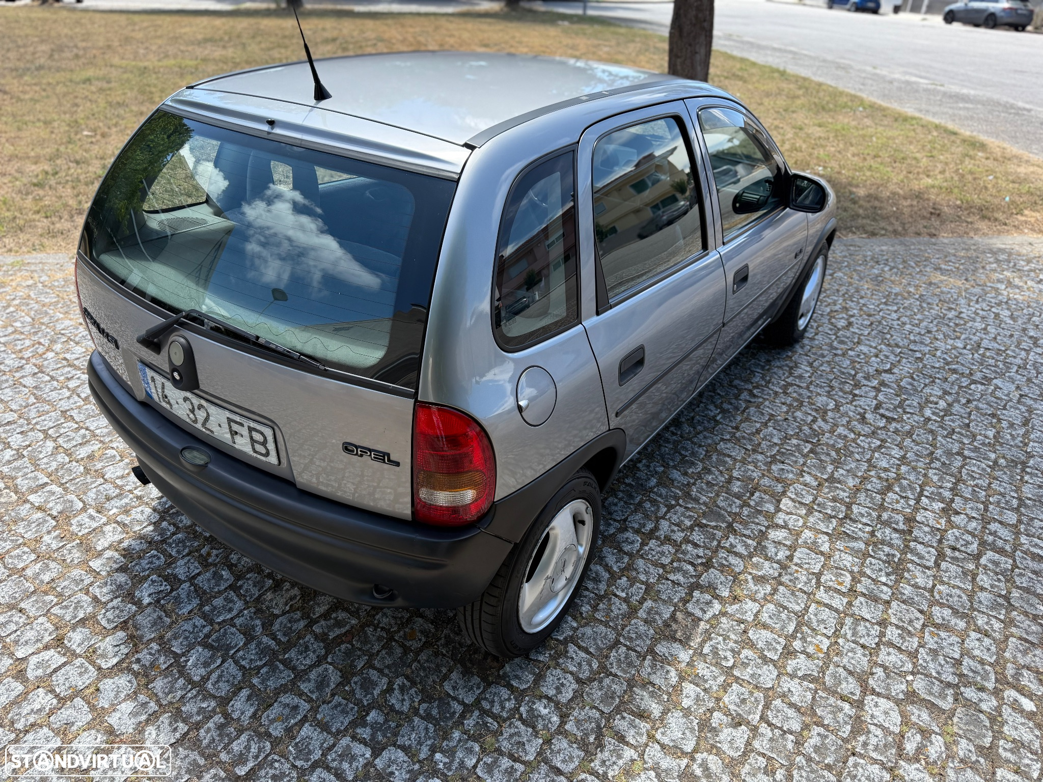 Opel Corsa 1.4 16V GLS - 4