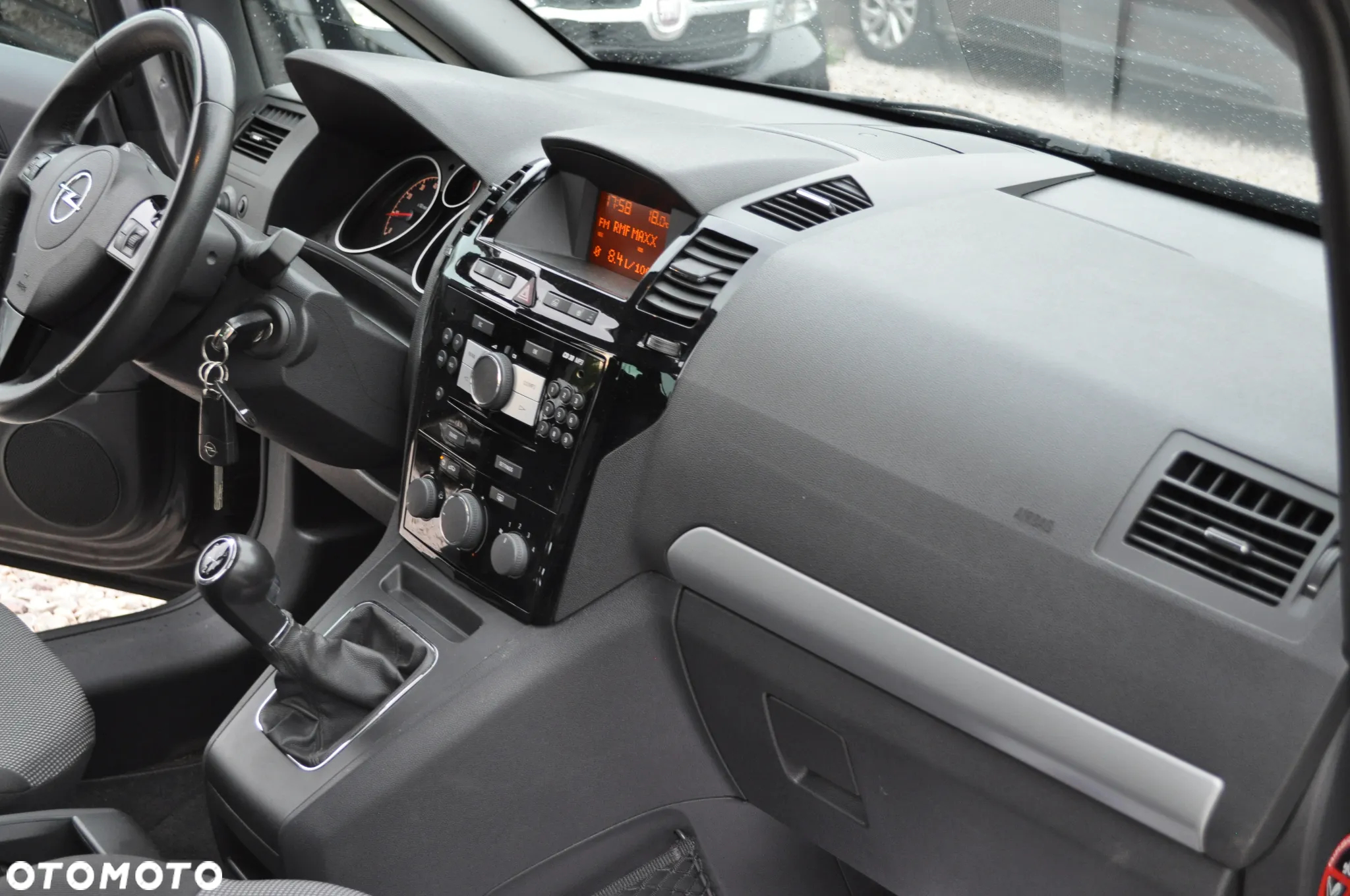 Opel Zafira 1.8 Cosmo - 30