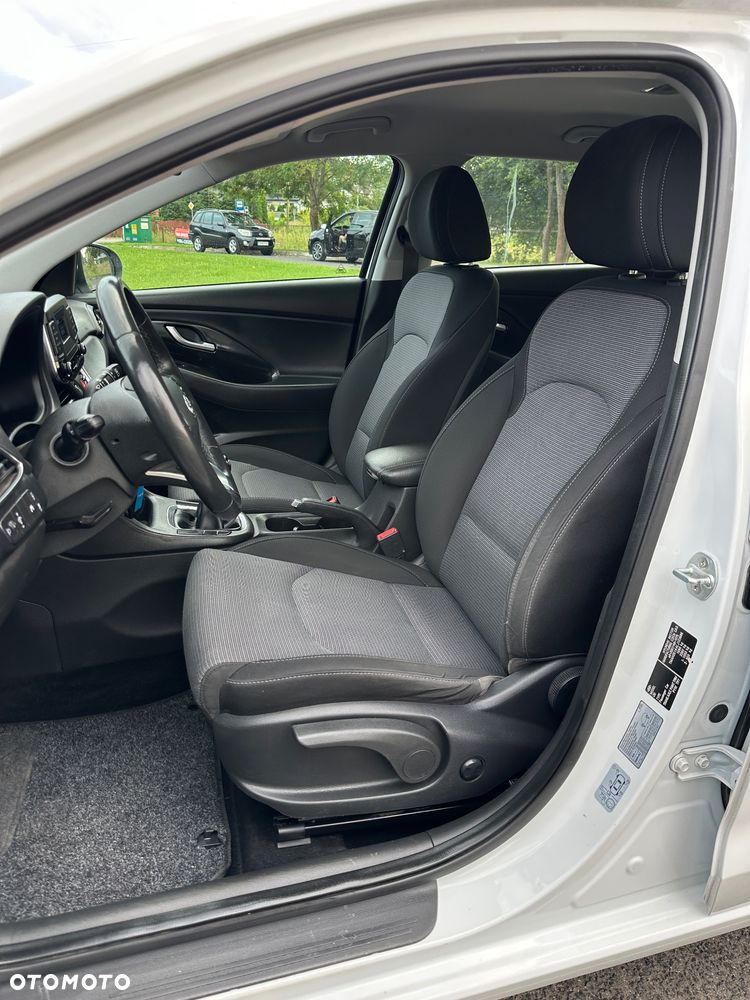 Hyundai i30 1.6 CRDI Intro - 16