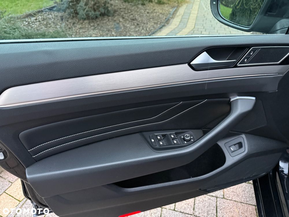 Volkswagen Passat 2.0 TSI Elegance DSG - 32