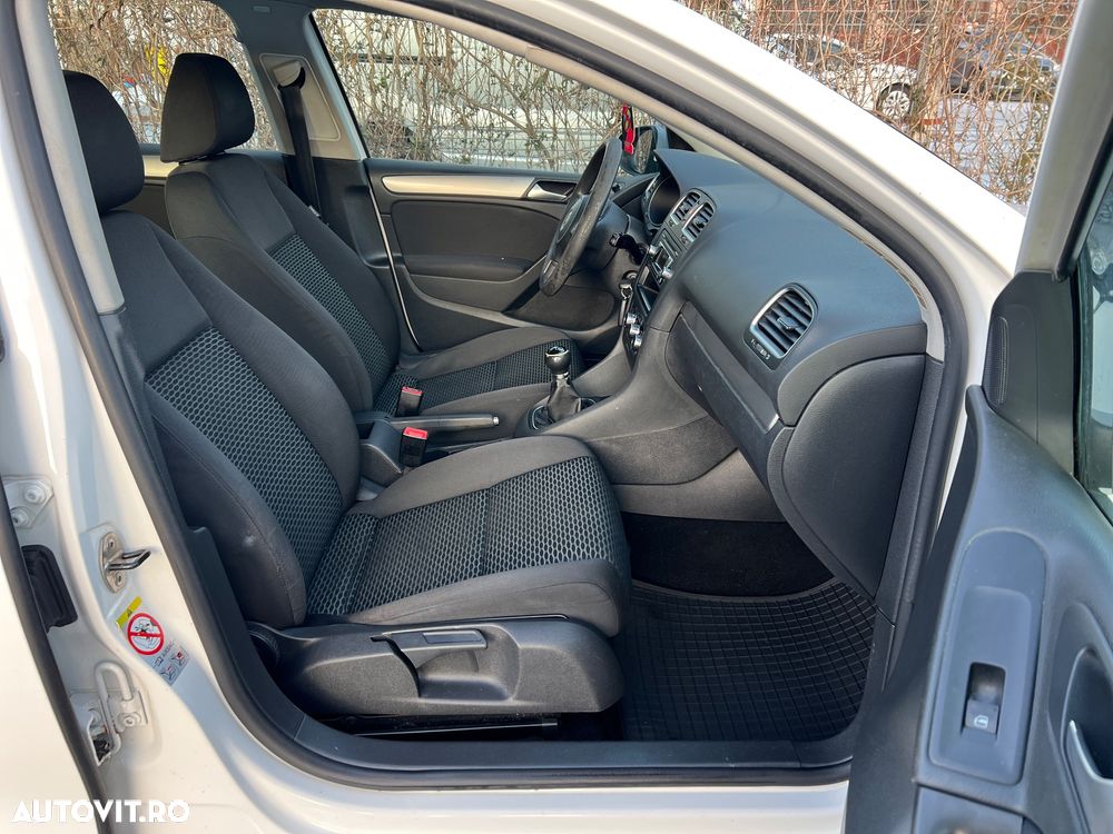 Volkswagen Golf - 8
