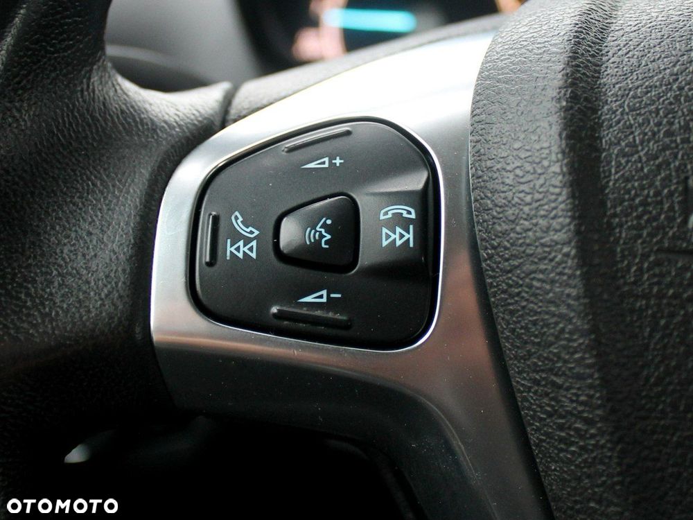 Ford Transit Courier - 19