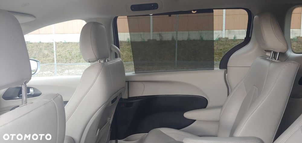 Chrysler Pacifica - 13