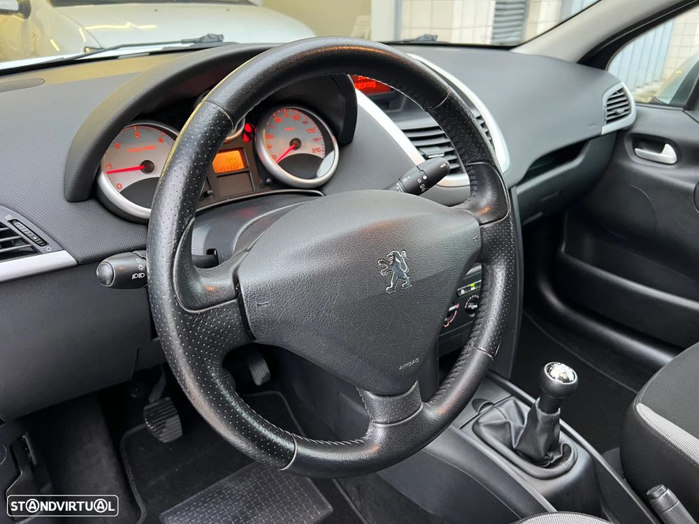 Peugeot 207 VAN 1.4 HDI AC - 17