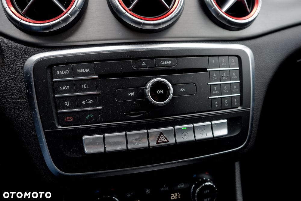 Mercedes-Benz CLA 200 7G-DCT AMG Line - 27