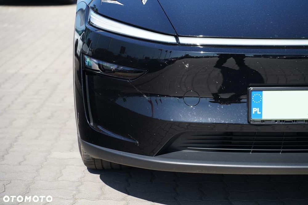 Tesla Y 83.1kWh Long Range AWD - 18