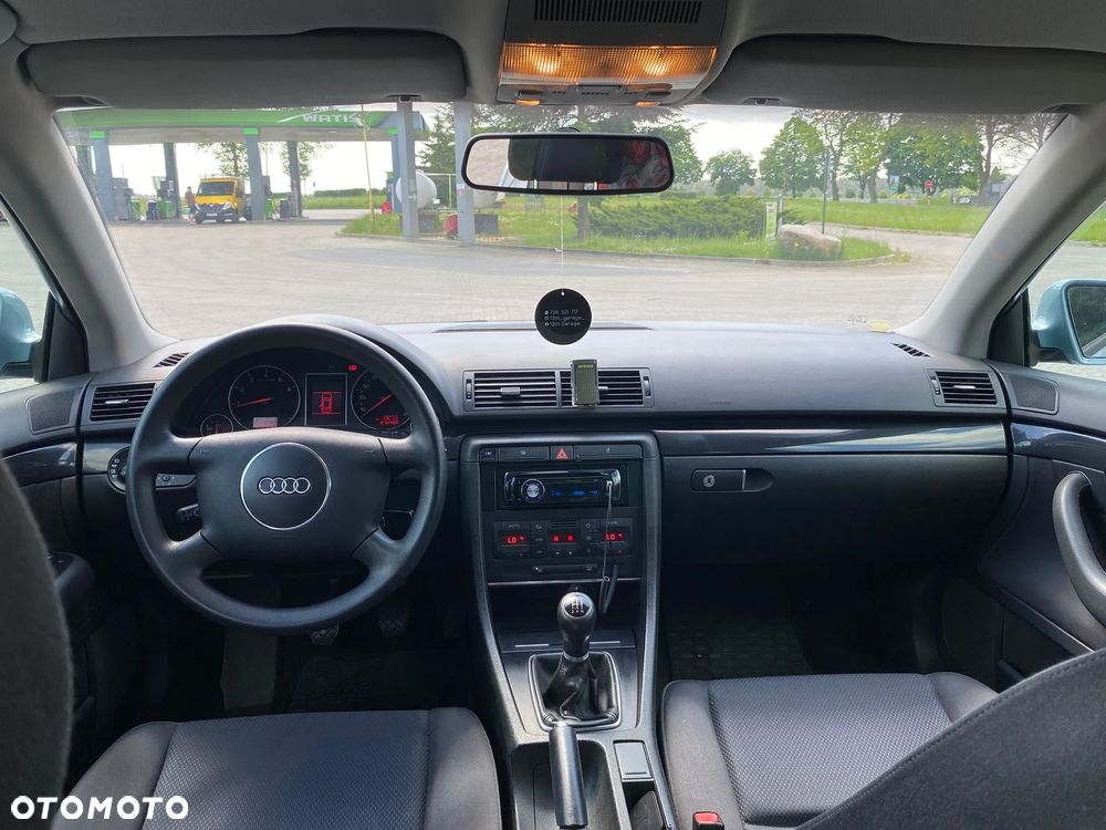 Audi A4 Limousine 1.6 - 9