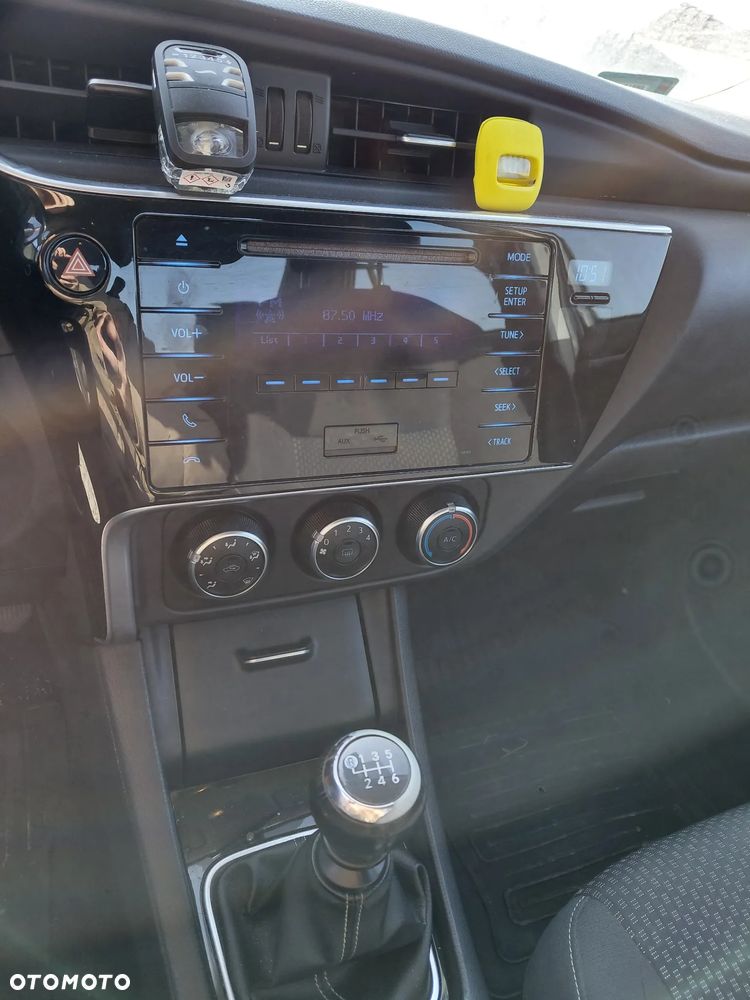 Toyota Corolla 1.6 Active EU6 - 13