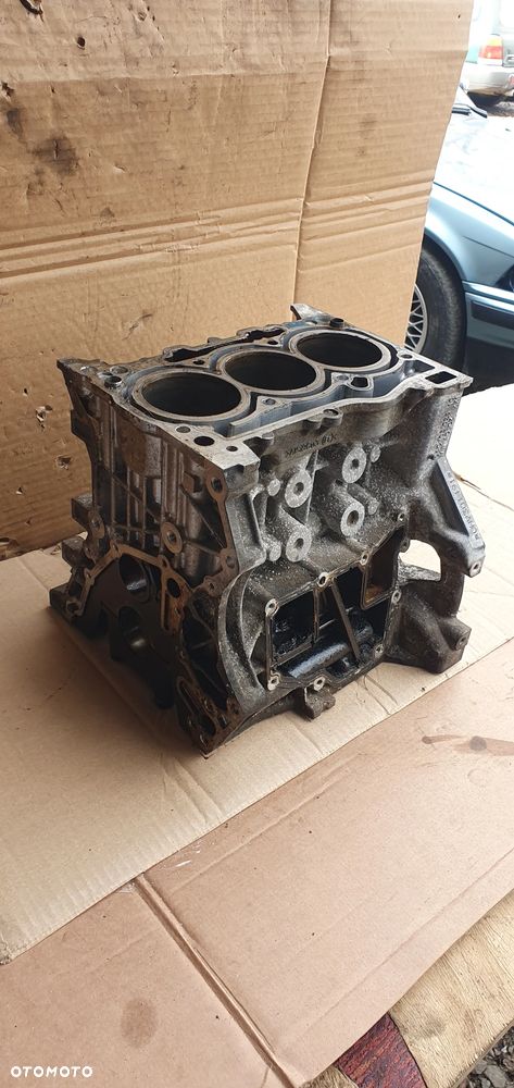 Silnik blok silnika słupek dół VW UP 1.0 MPI CHY 04C103011D - 4
