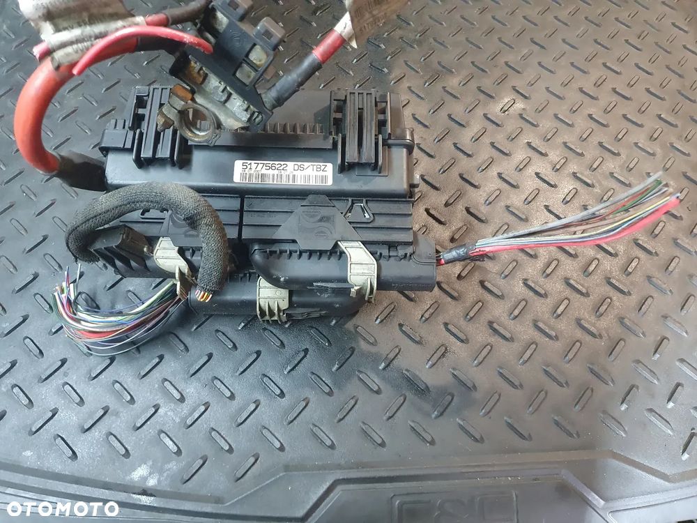 FIAT GRANDE PUNTO 05-11 1.3 JTD 51775622 SKRZYNKA BEZPIECZNIKÓW + WTYCZKI INSTALACJA - 4