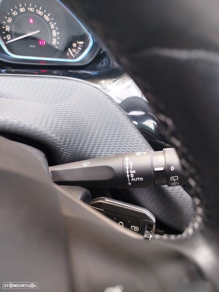 Peugeot 2008 1.2 PureTech Allure - 22