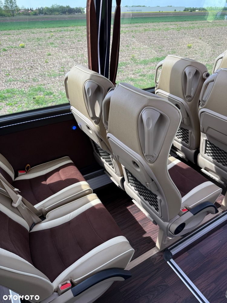 Mercedes-Benz Sprinter 519 - 25