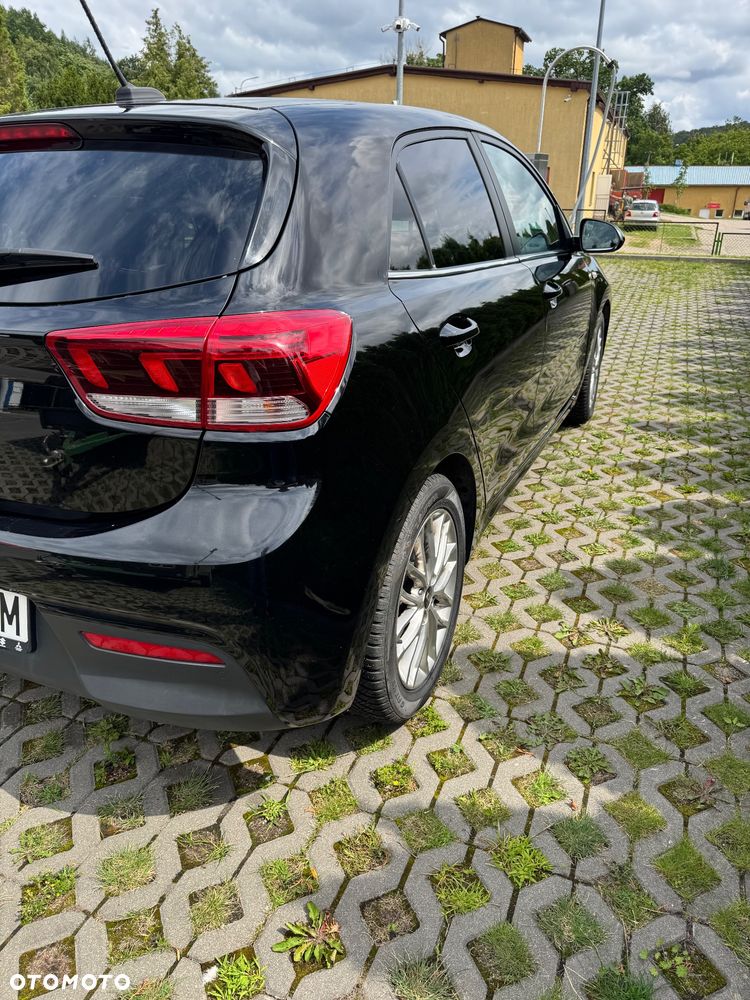Kia Rio 1.4 L - 5