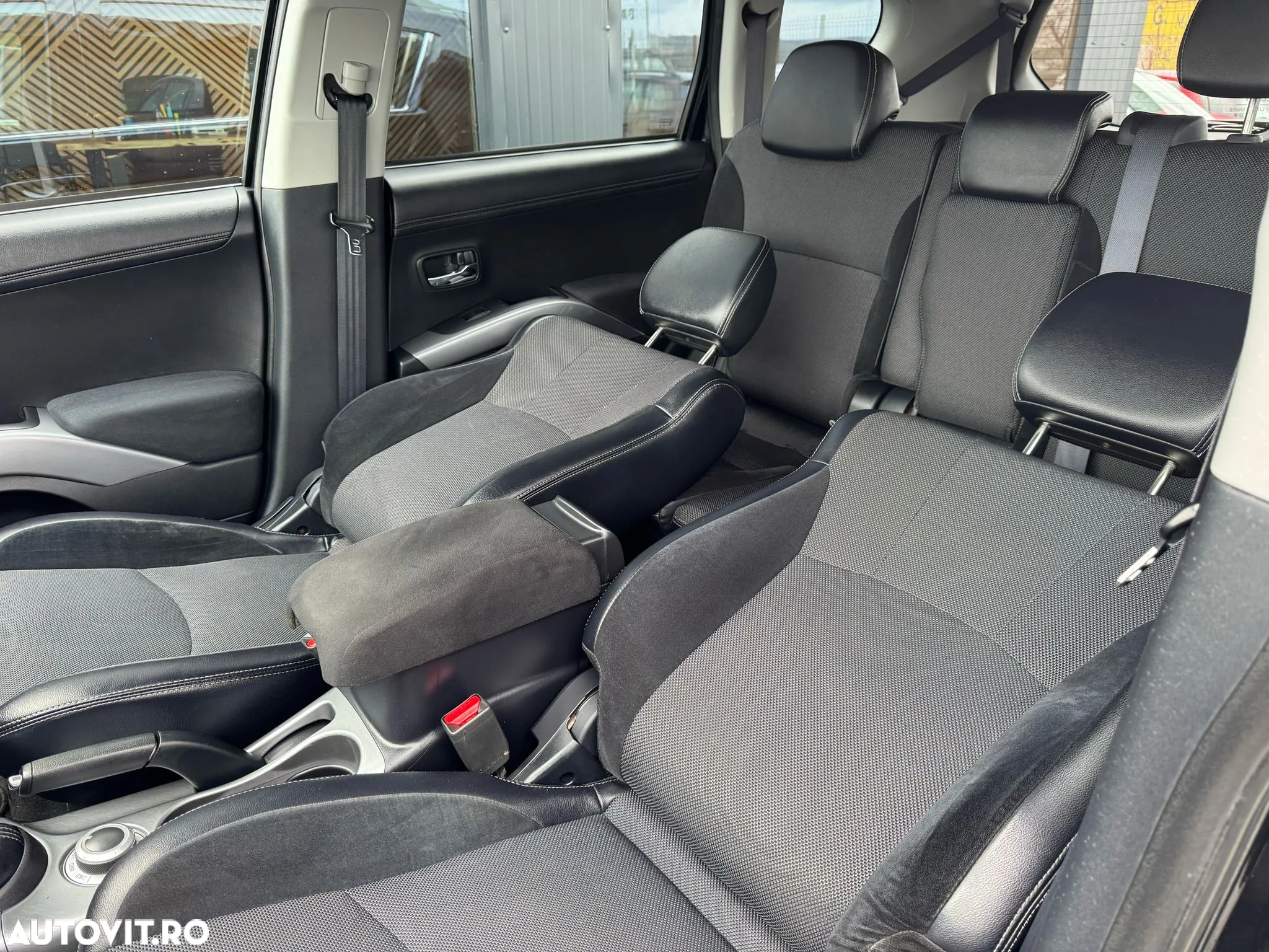 Mitsubishi Outlander - 7