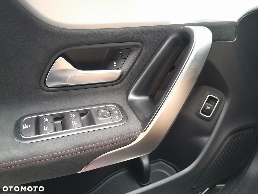 Mercedes-Benz CLA 200 d AMG Line 8G-DCT - 16