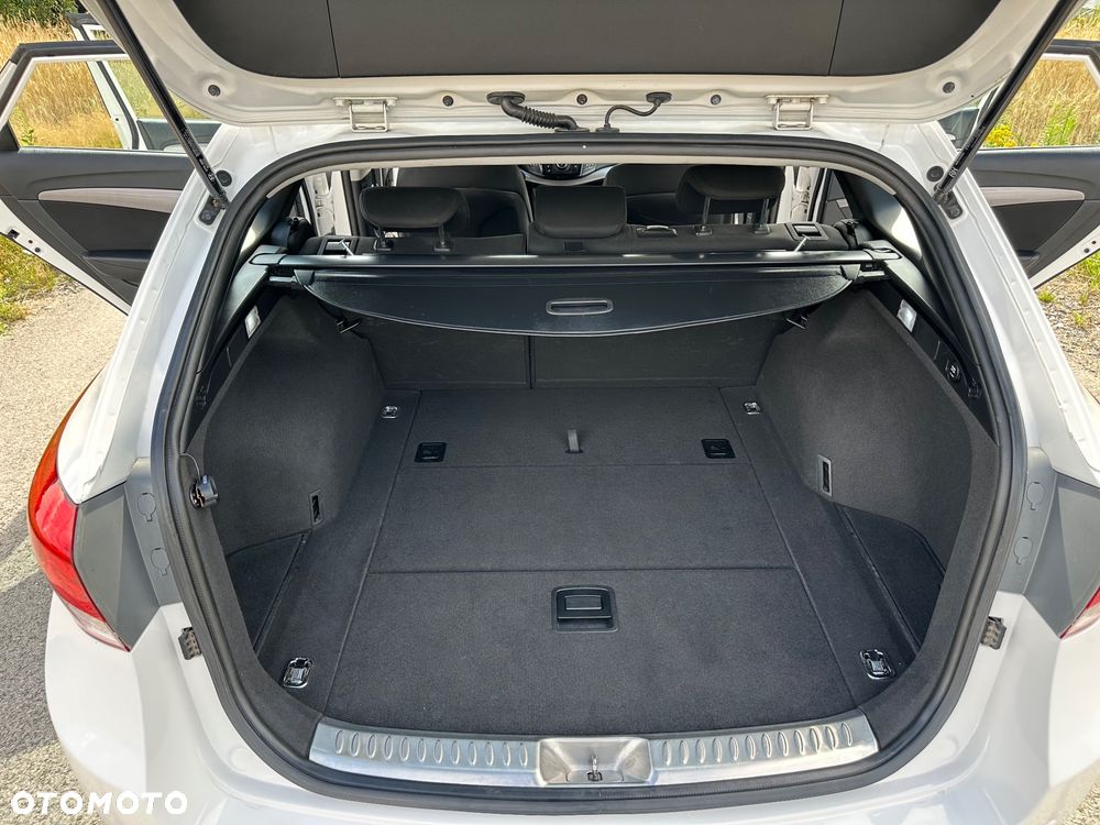 Hyundai i40 Kombi blue 1.6 Family - 24