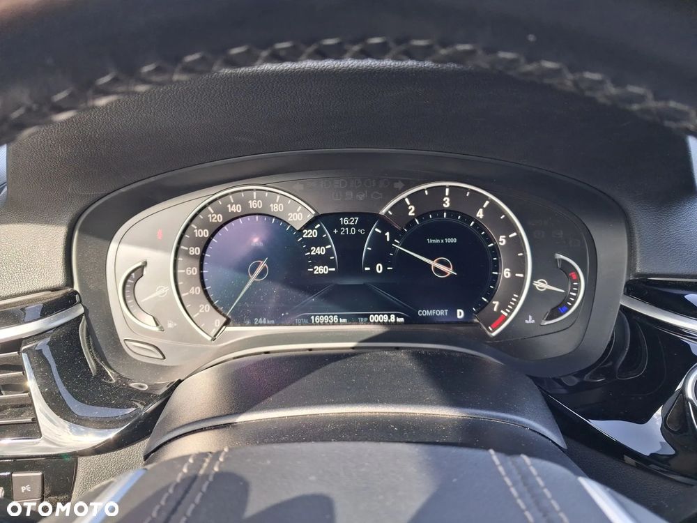 BMW Seria 5 530i xDrive Sport Line sport - 10