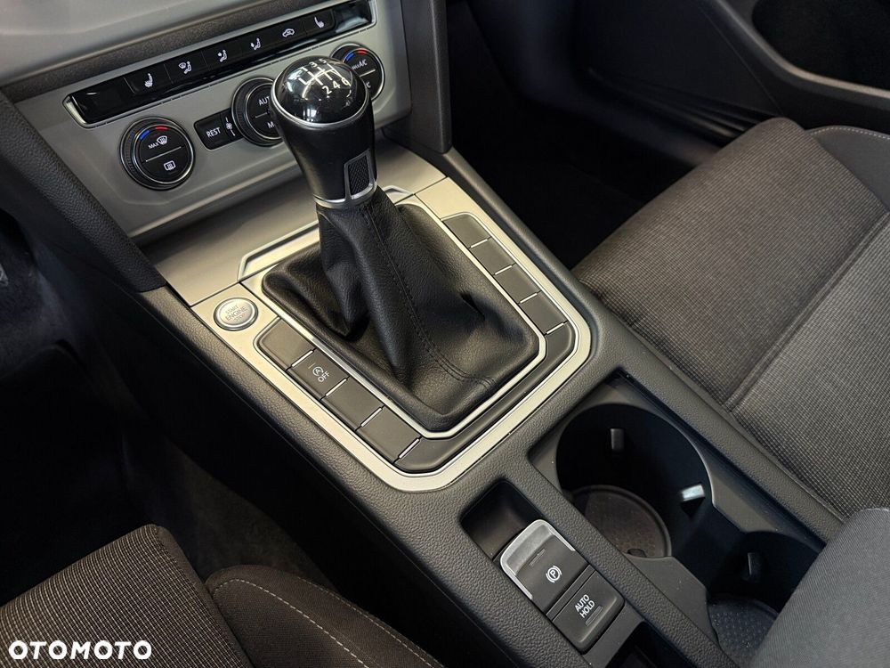 Volkswagen Passat - 23