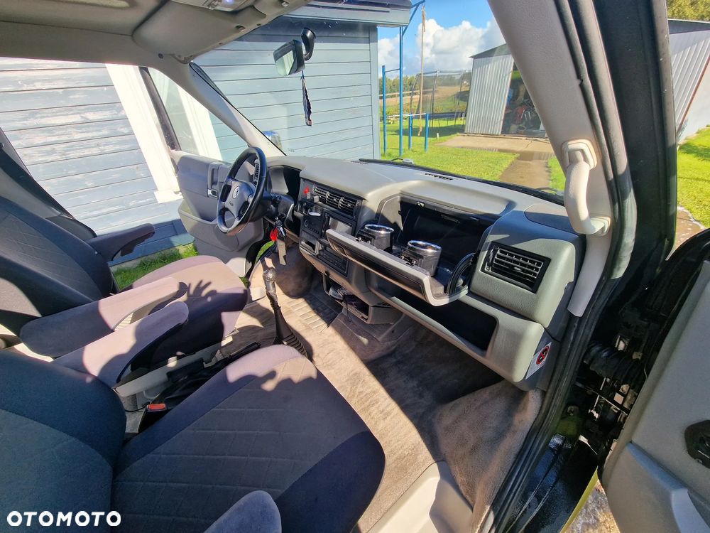 Volkswagen Caravelle GL - 23