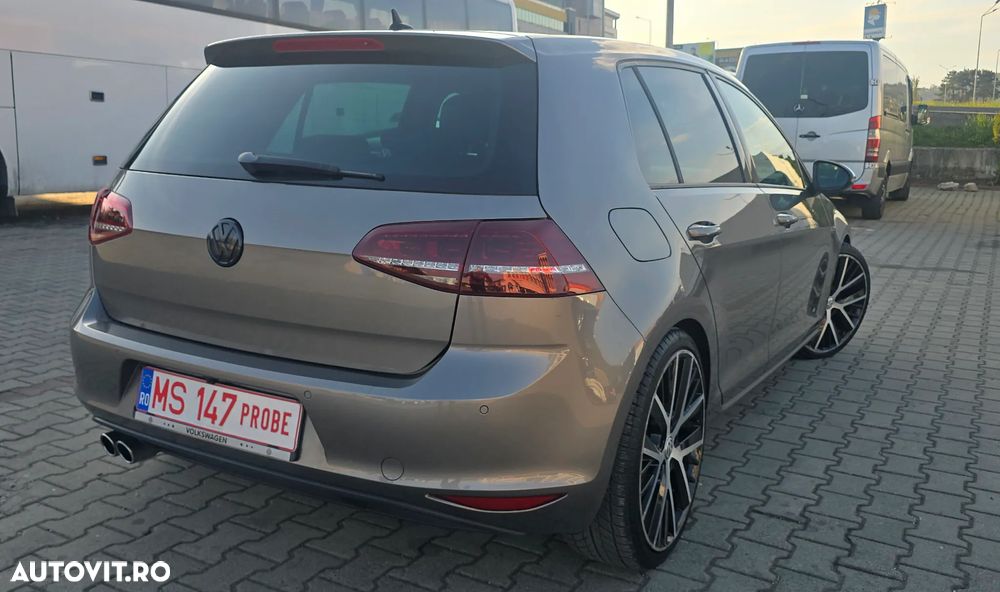 Volkswagen Golf - 5