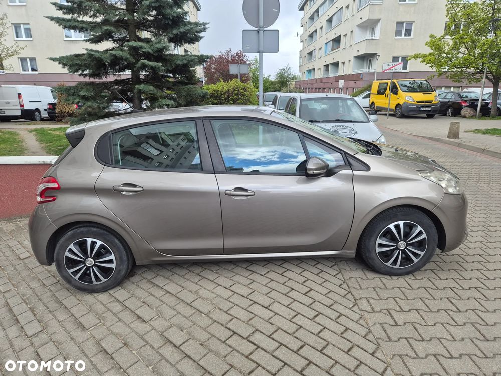 Peugeot 208 - 3