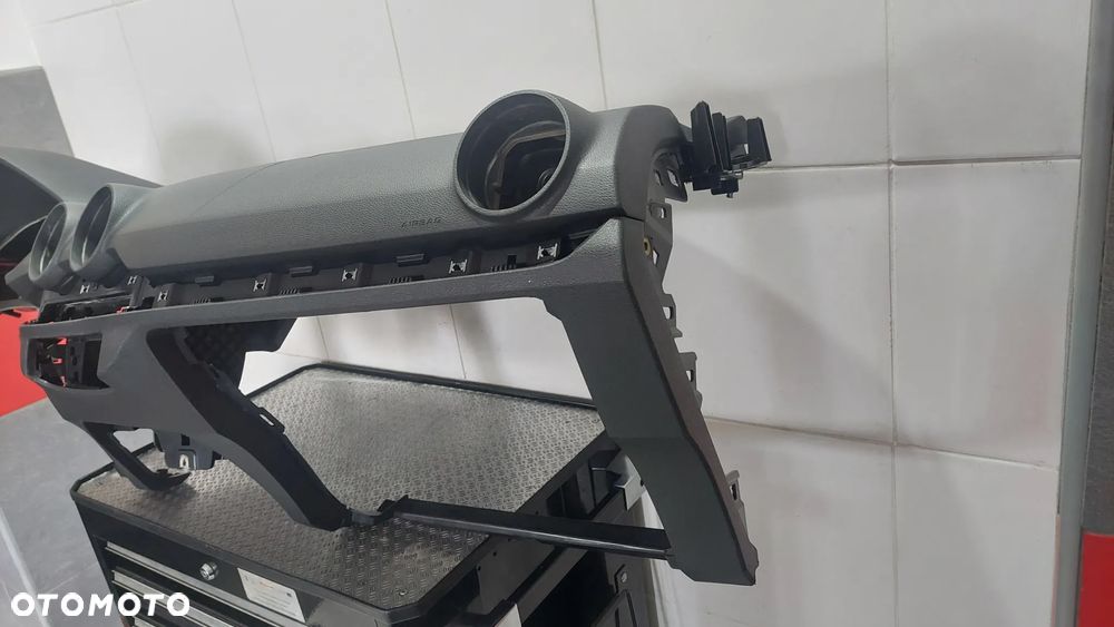 DESKA ROZDZIELCZA KOKPIT AUDI Q2 R2018 USZKODZONA - WIDAĆ NA ZAŁĄCZONYCH ZDJĘCIACH - 3