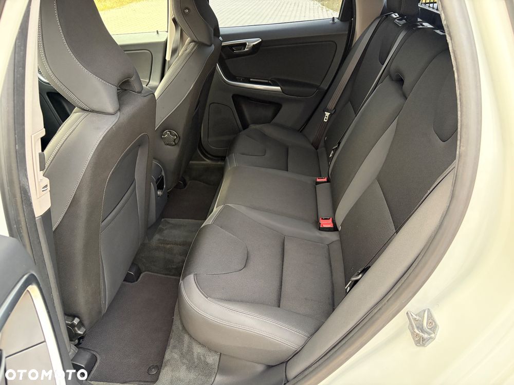 Volvo XC 60 D4 Edition Pro - 10