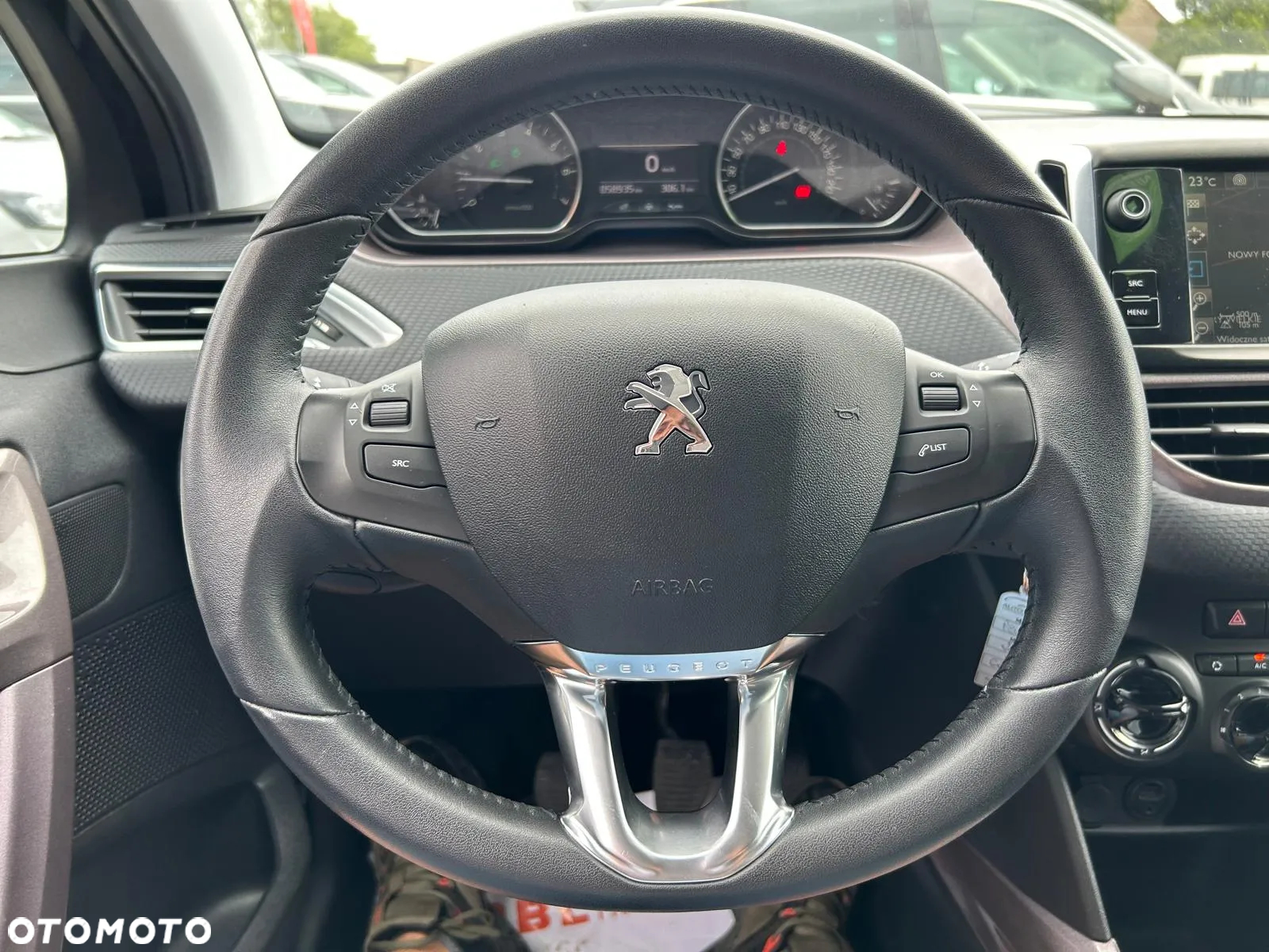 Peugeot 2008 1.2 Pure Tech Style EU6 - 28