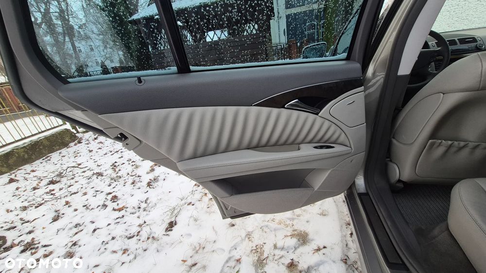 Mercedes-Benz Klasa E - 32