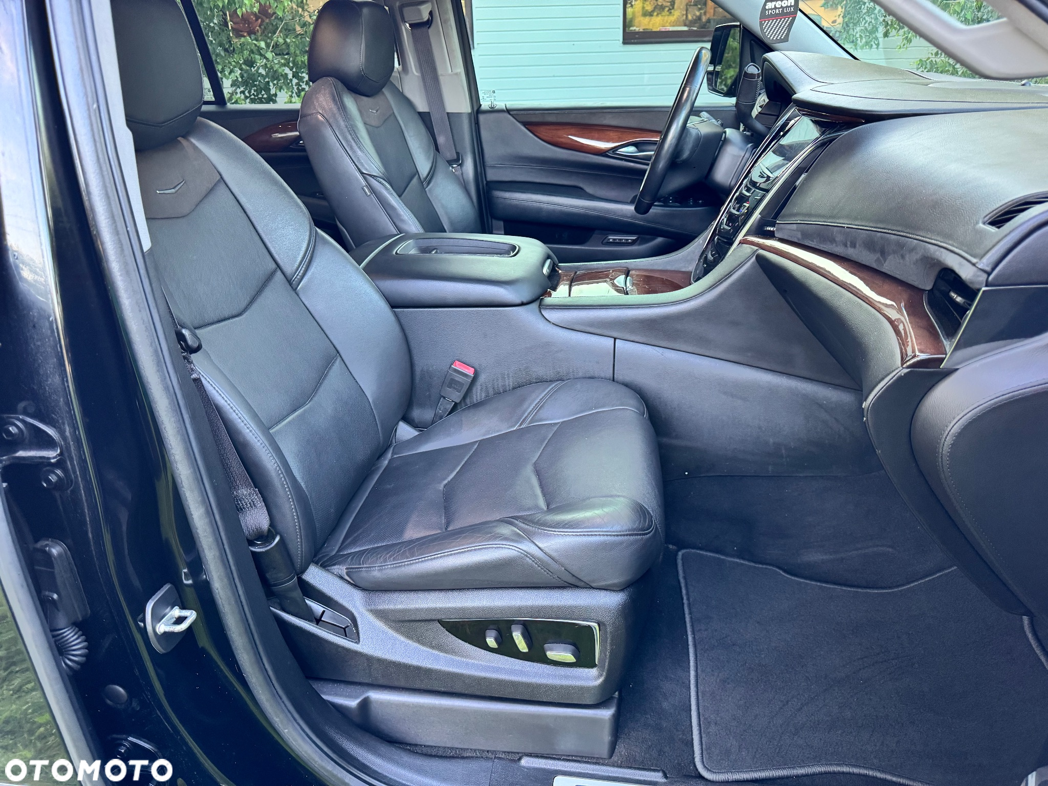 Cadillac Escalade 6.2 V8 AWD AT Premium - 33