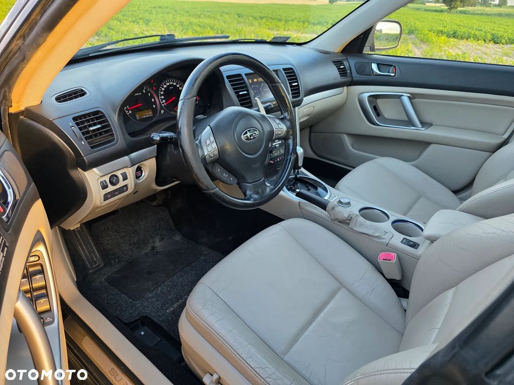 Subaru Outback - 12