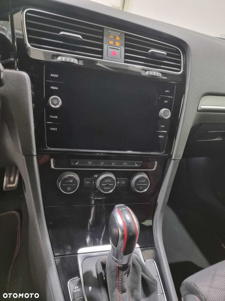 Volkswagen Golf - 15