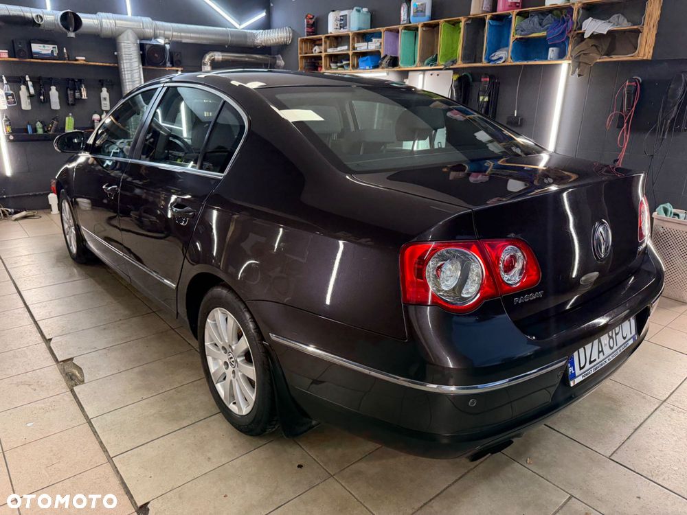 Volkswagen Passat - 4