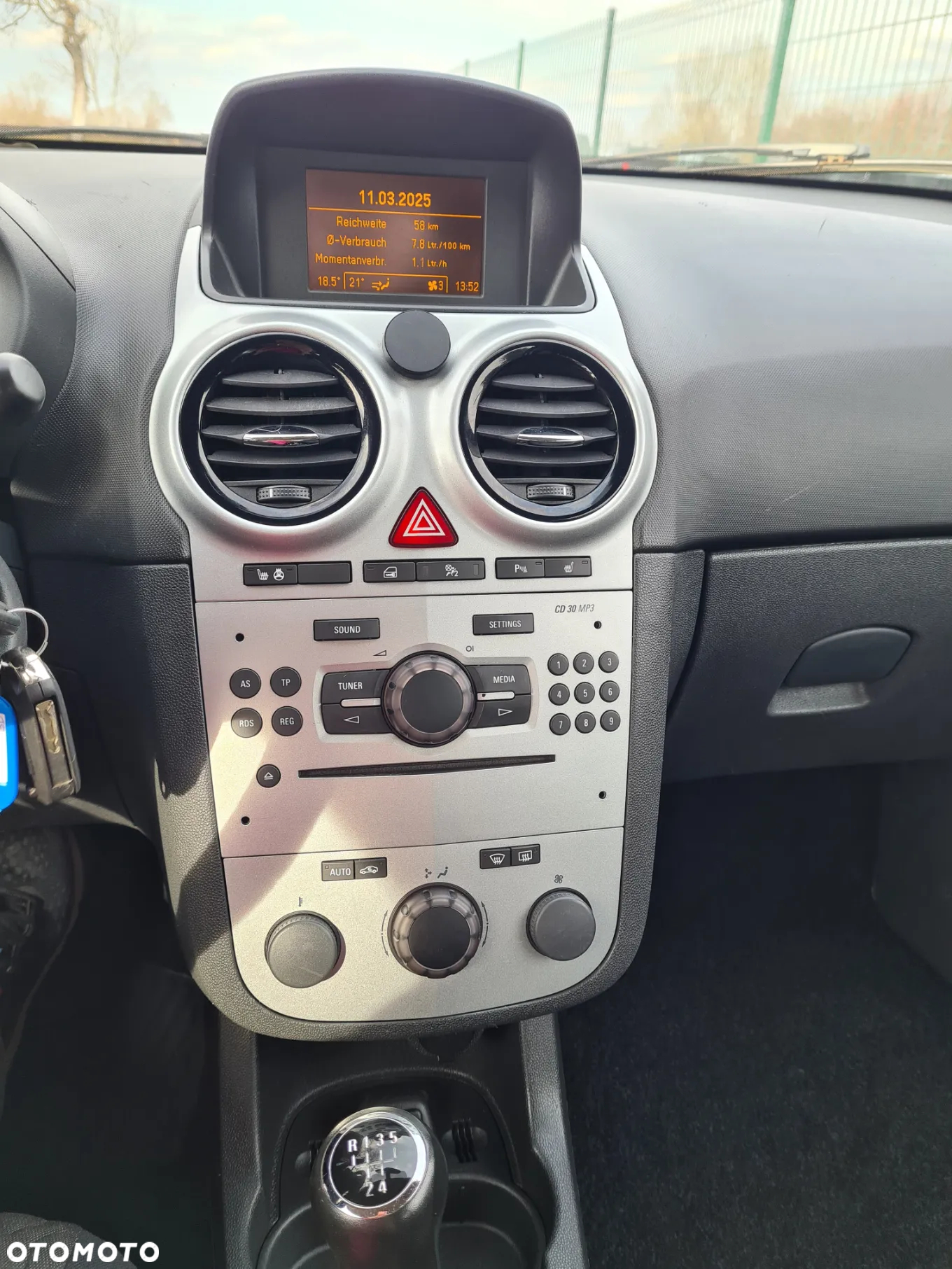 Opel Corsa 1.4 16V Edition - 8