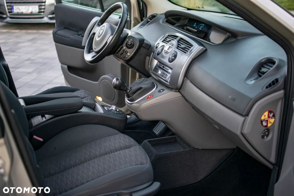 Renault Grand Scenic - 39