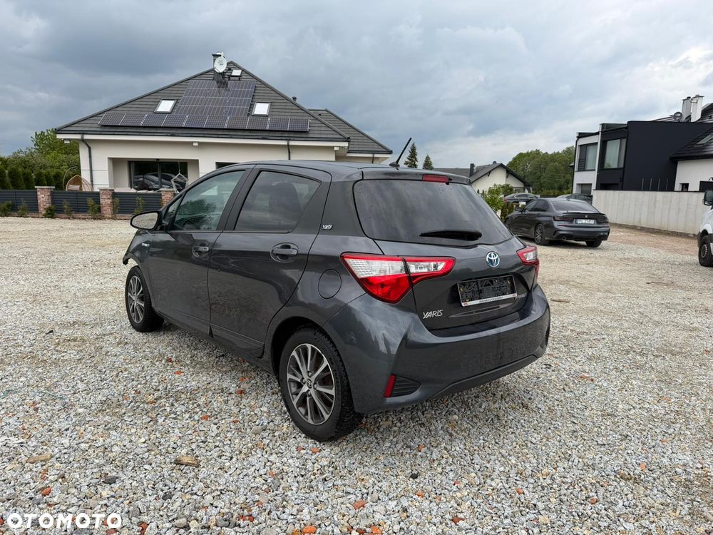 Toyota Yaris Hybrid 100 Life - 3