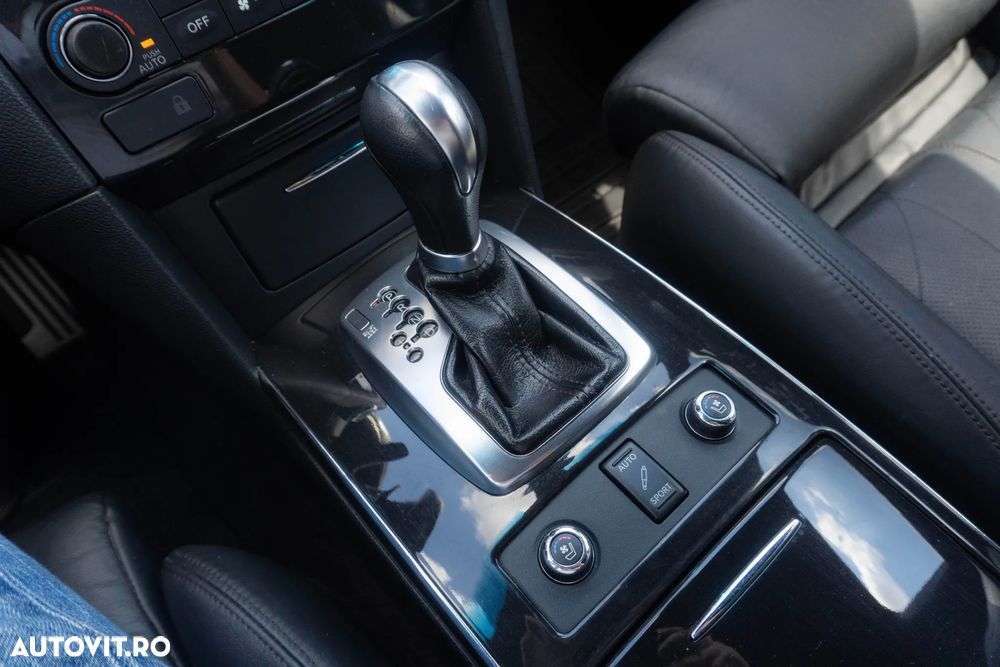 Infiniti Q70 - 24
